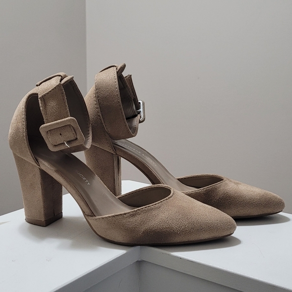 SWS Nude Suede Heels - Picture 2 of 3